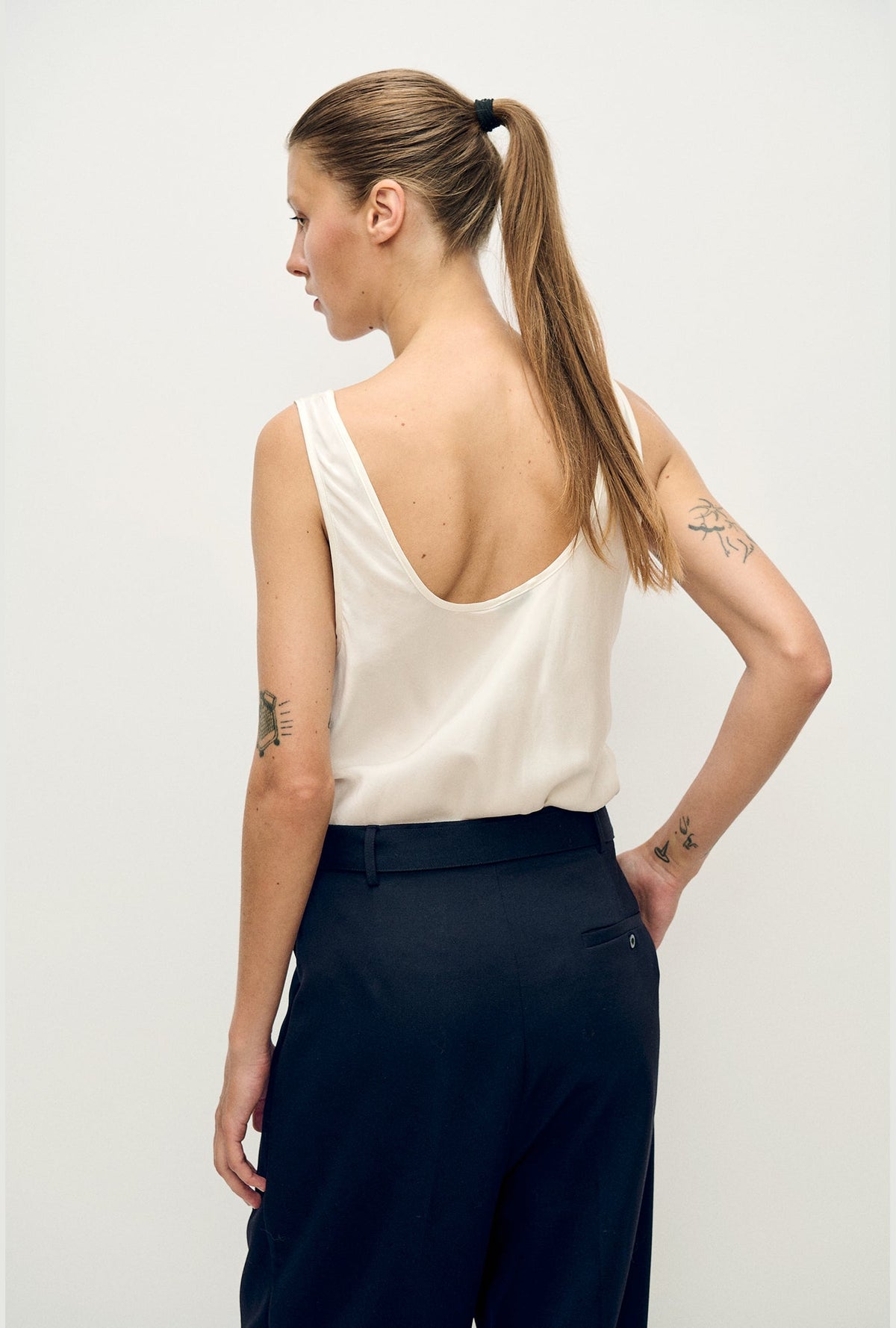 Silk Laundry Scoop Neck Tank (White)