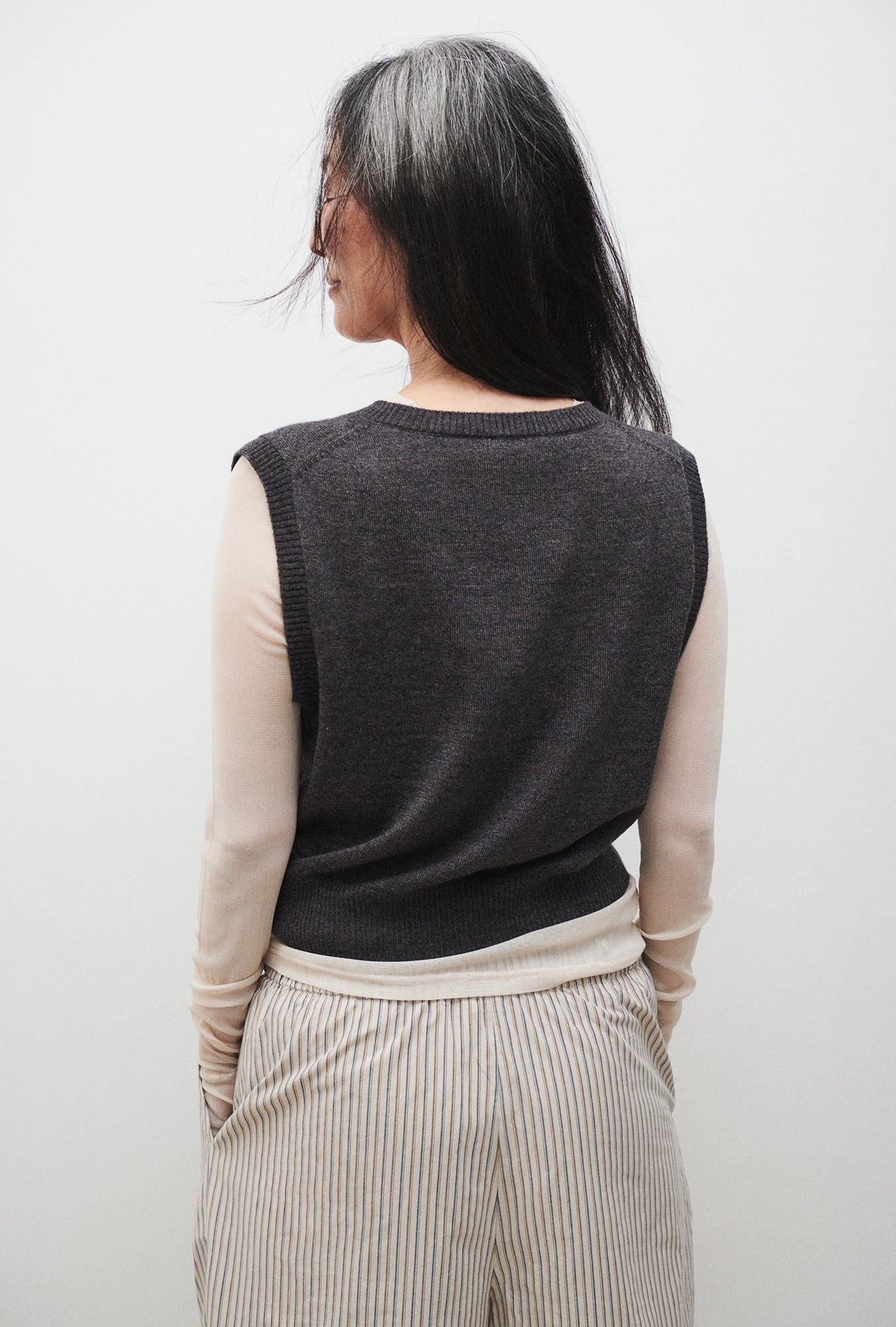 Silk Laundry V-Neck Sweater Vest (Granite Melange)