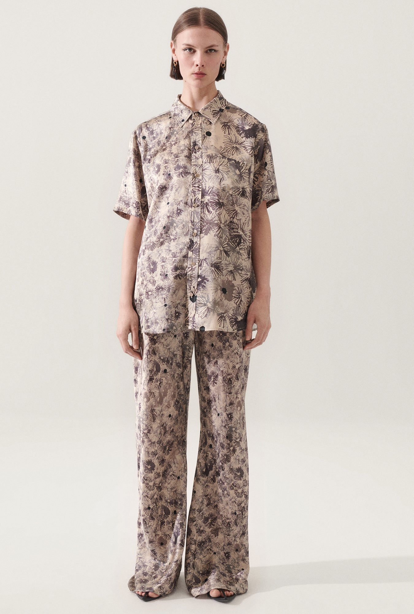 Image of a model wearing Tops. Product name - Short Sleeve Boyfriend Shirt Aster Floral in Aster Floral colour by brand - Silk Laundry