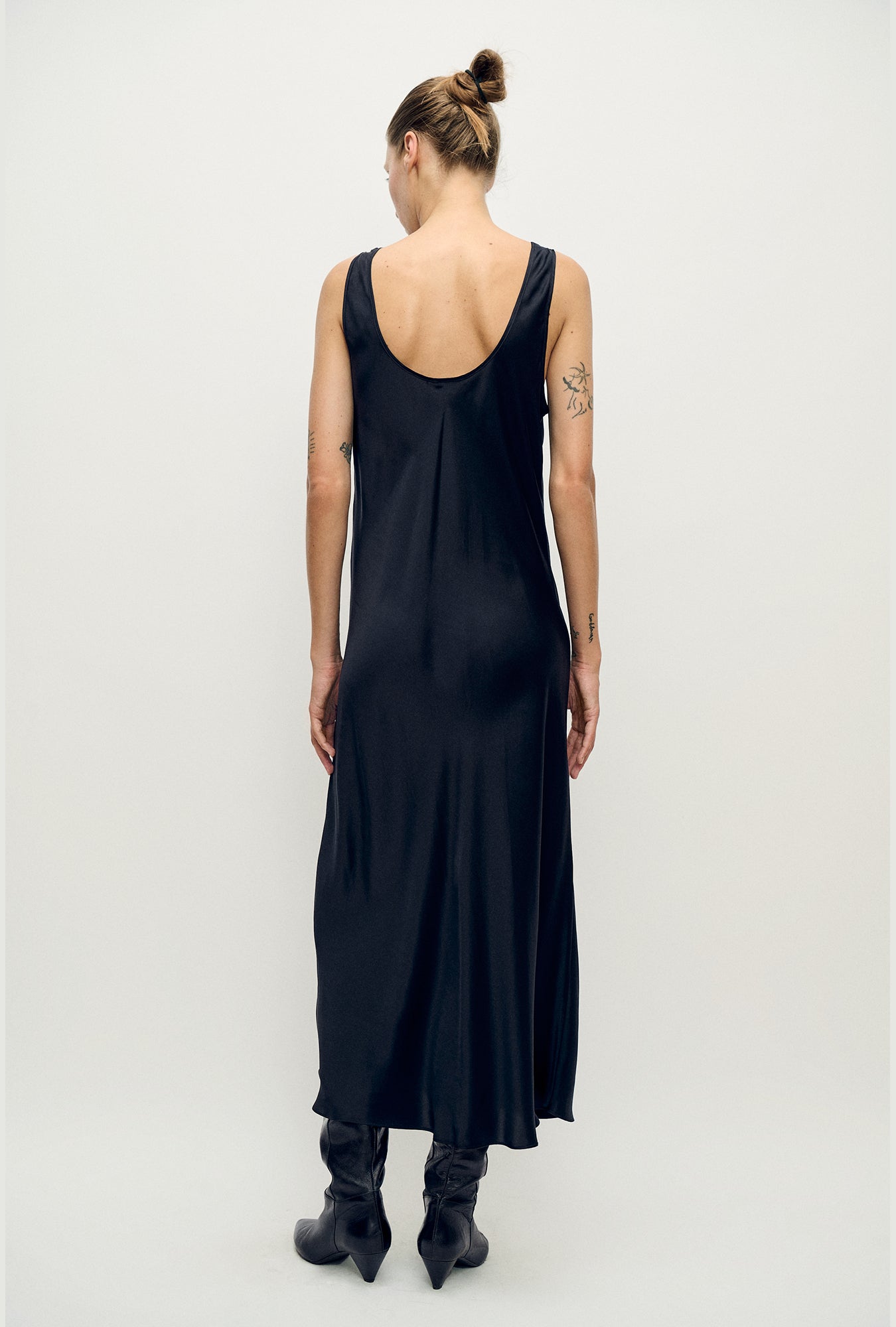 Silk Laundry Scoop Neck Dress (Black)