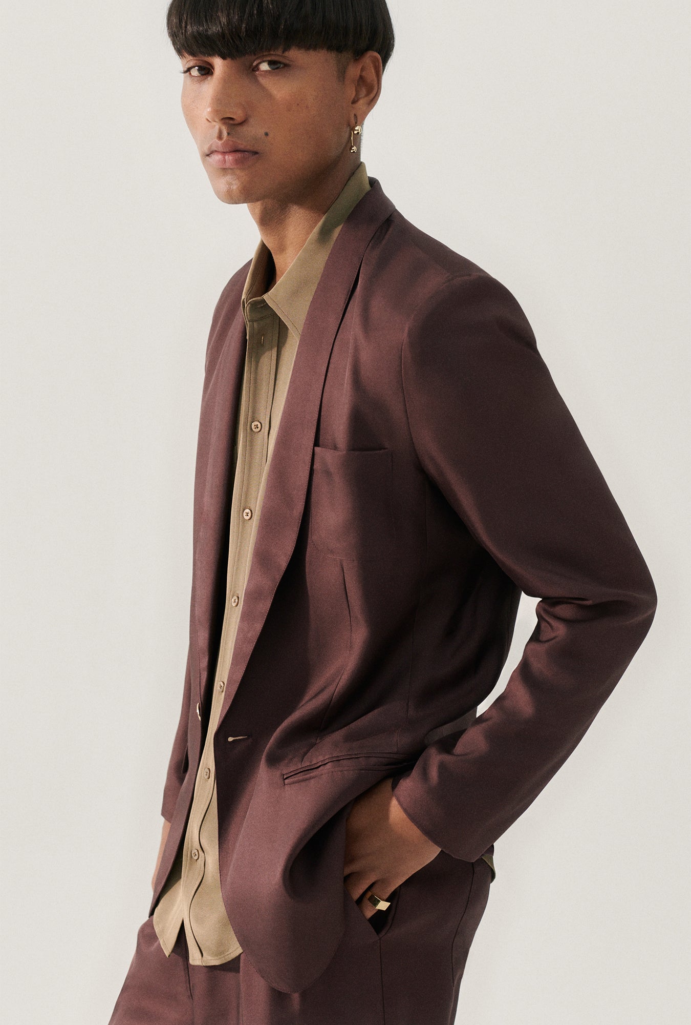 Image of a model wearing Outerwear. Product name - Twill Miami Blazer Cacao in Cacao colour by brand - Silk Laundry