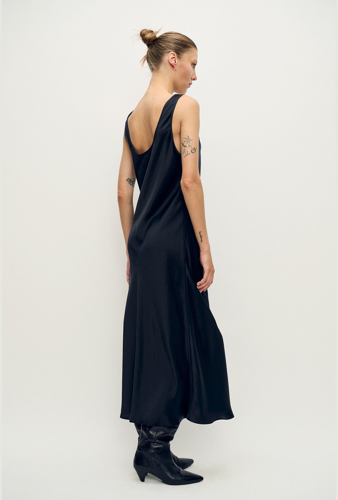 Silk Laundry Scoop Neck Dress (Black)