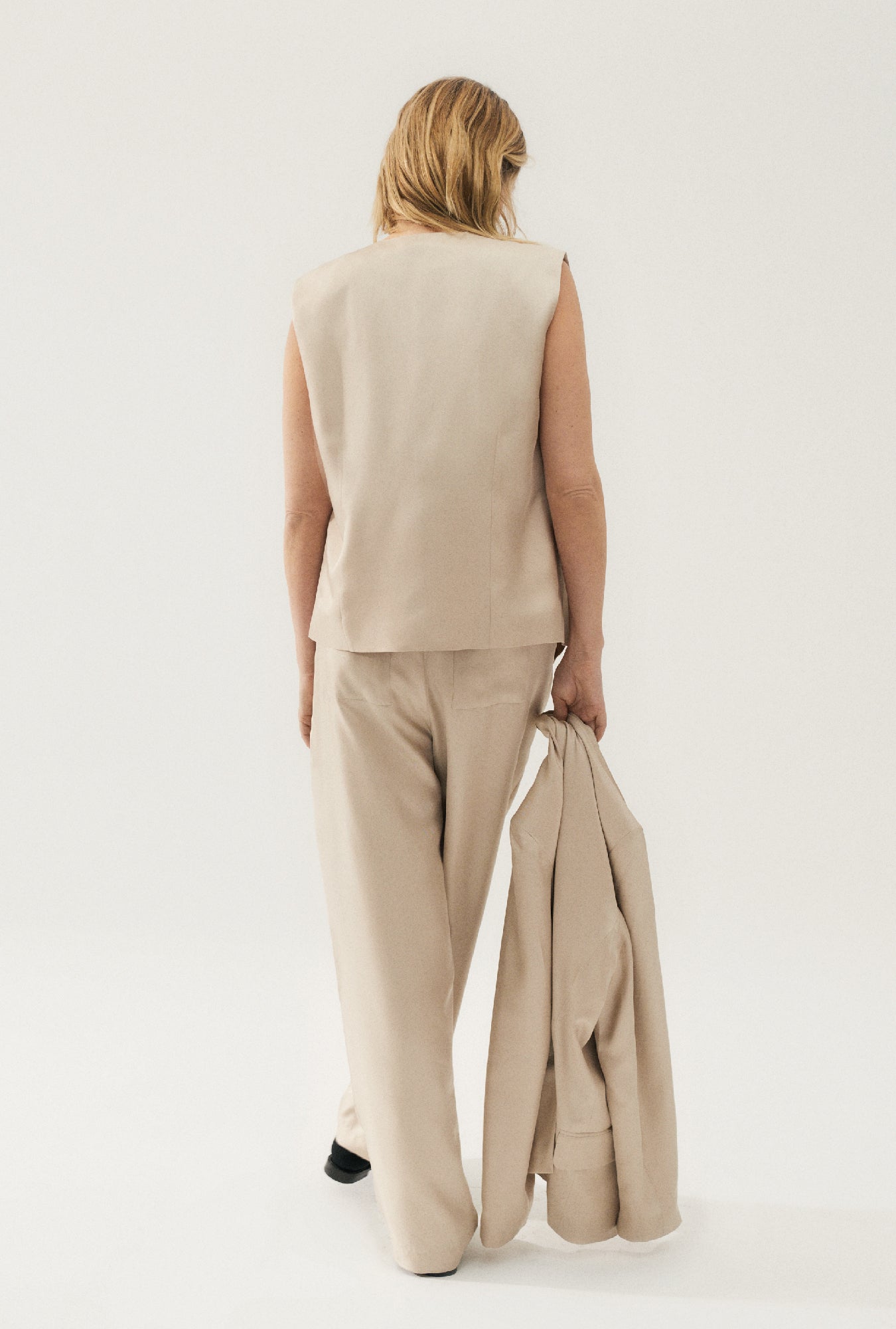 Silk Laundry Twill Slouch Vest (Hazelnut)