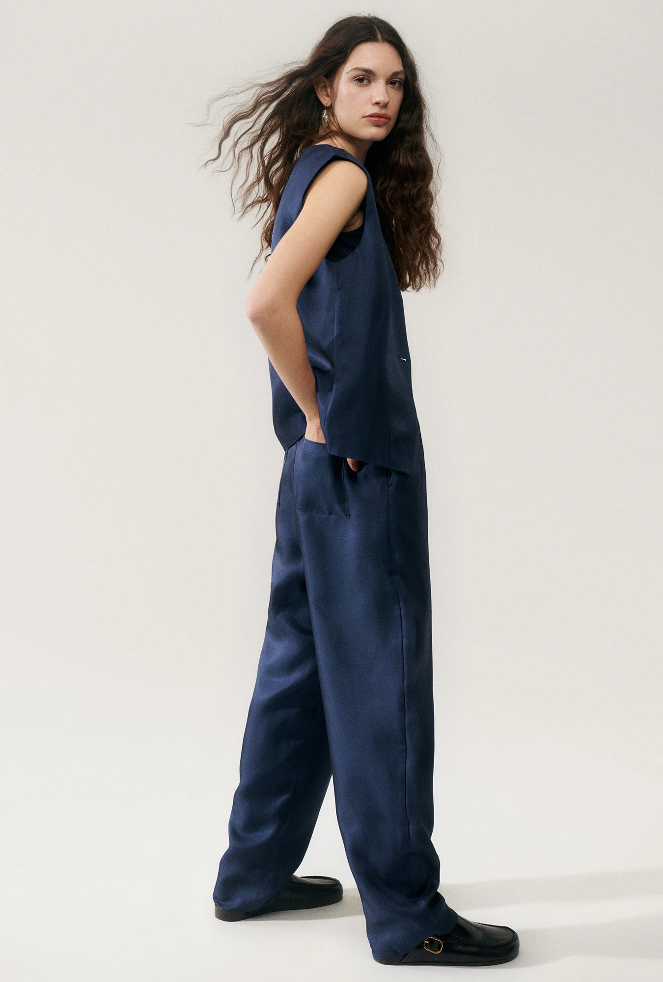 Silk Laundry Twill Slouch Vest (Midnight)
