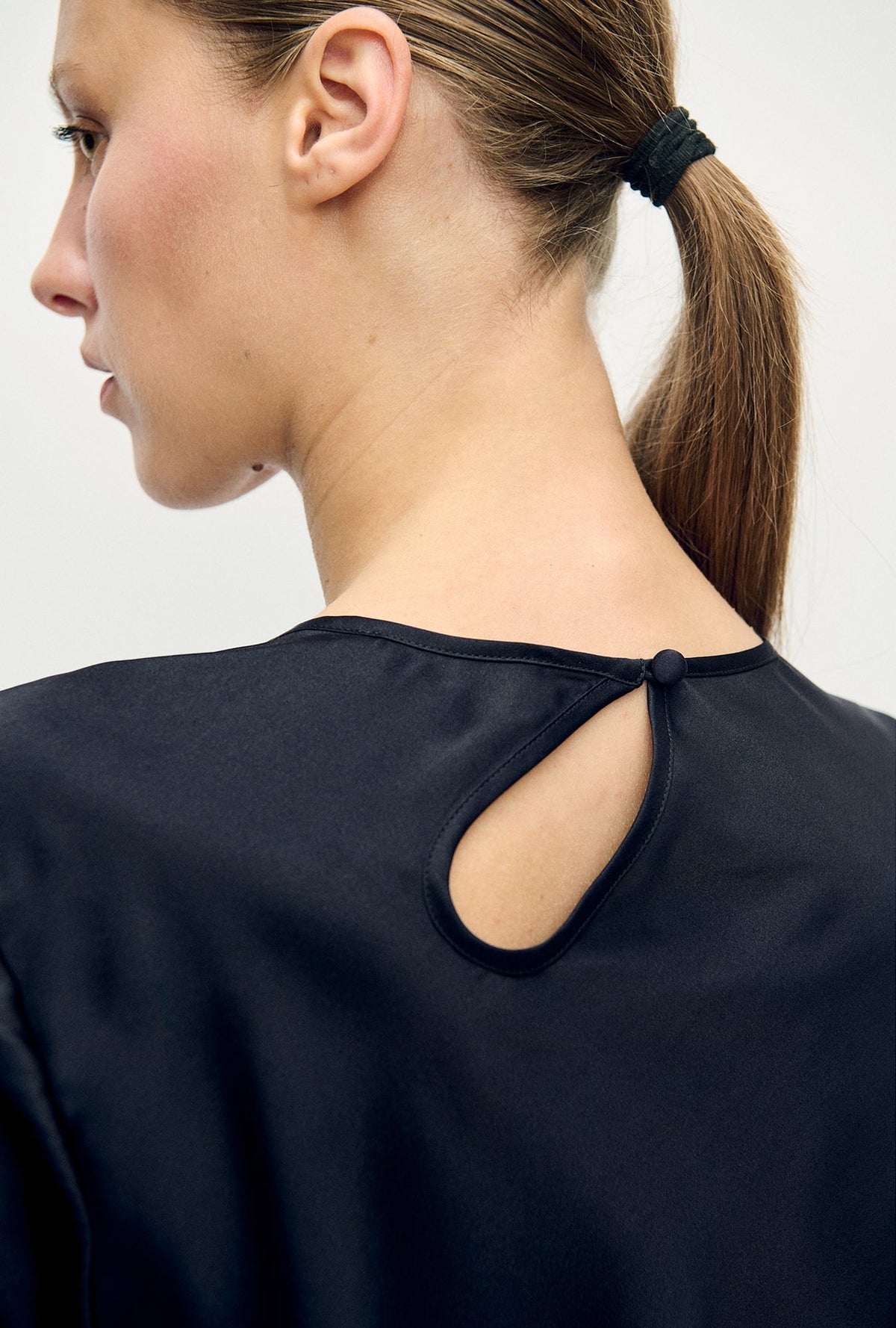 Silk Laundry Long Sleeve Bias Top (Black)