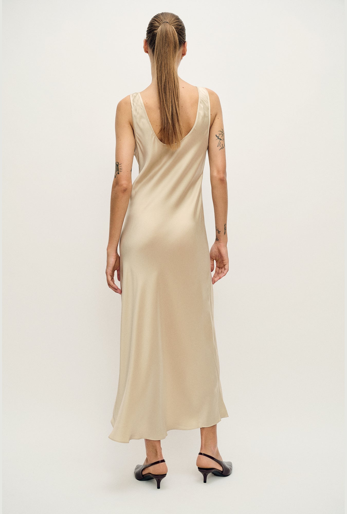 Silk Laundry Scoop Neck Dress (Hazelnut)