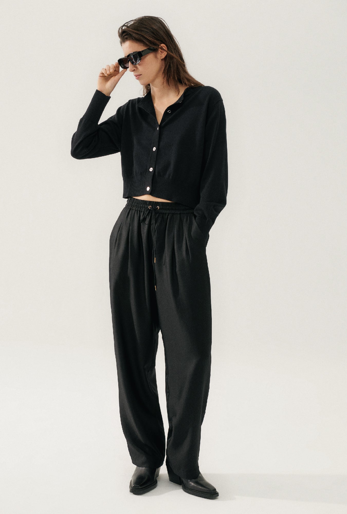 Silk Laundry Cropped Cardigan (Black)