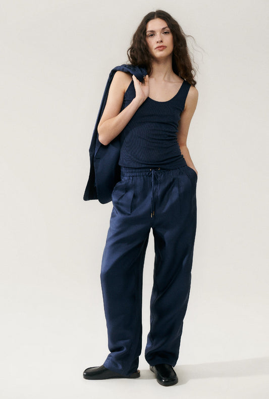 Image of a model wearing Pants. Productname: Twill Slouch Pants Midnight in Midnight colour by brand - Silk Laundry