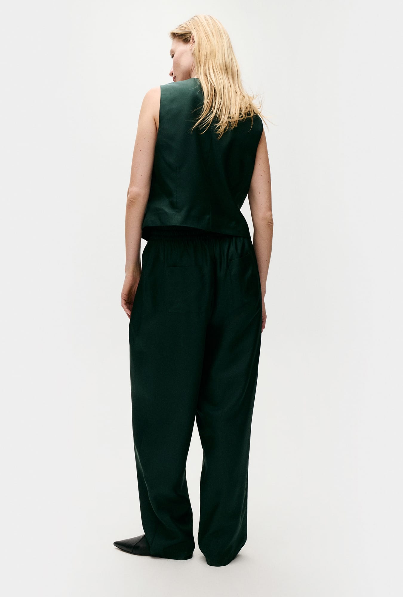 Silk Laundry Twill Vest (Scarab)