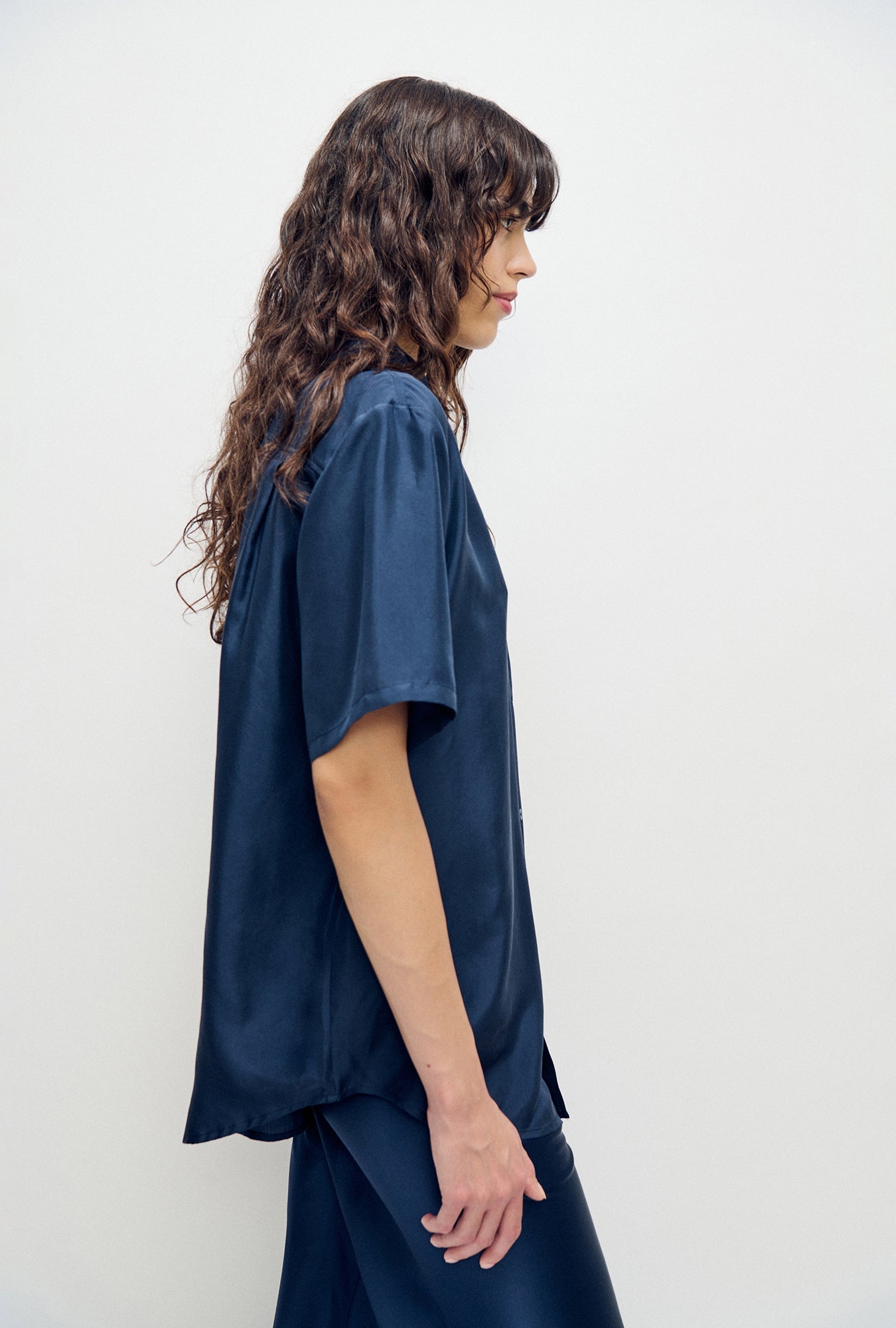 Silk Laundry Habotai Short Sleeve Boyfriend Shirt (Midnight)