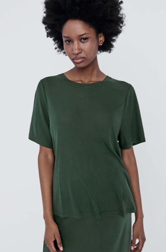 Image of a model wearing Tops. Productname: Silk Laundry RIBBED T-SHIRT in Cedar colour by brand - Silk Laundry