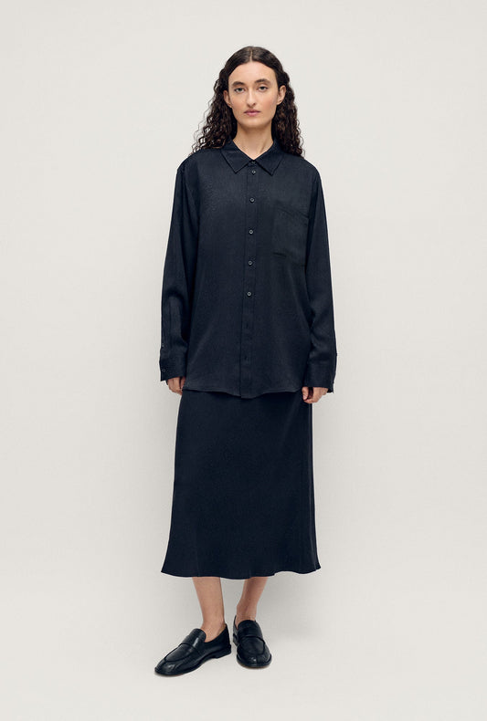 Image of a model wearing Tops. Productname: Silk Laundry Boyfriend Shirt in Coral Jacquard colour by brand - Silk Laundry