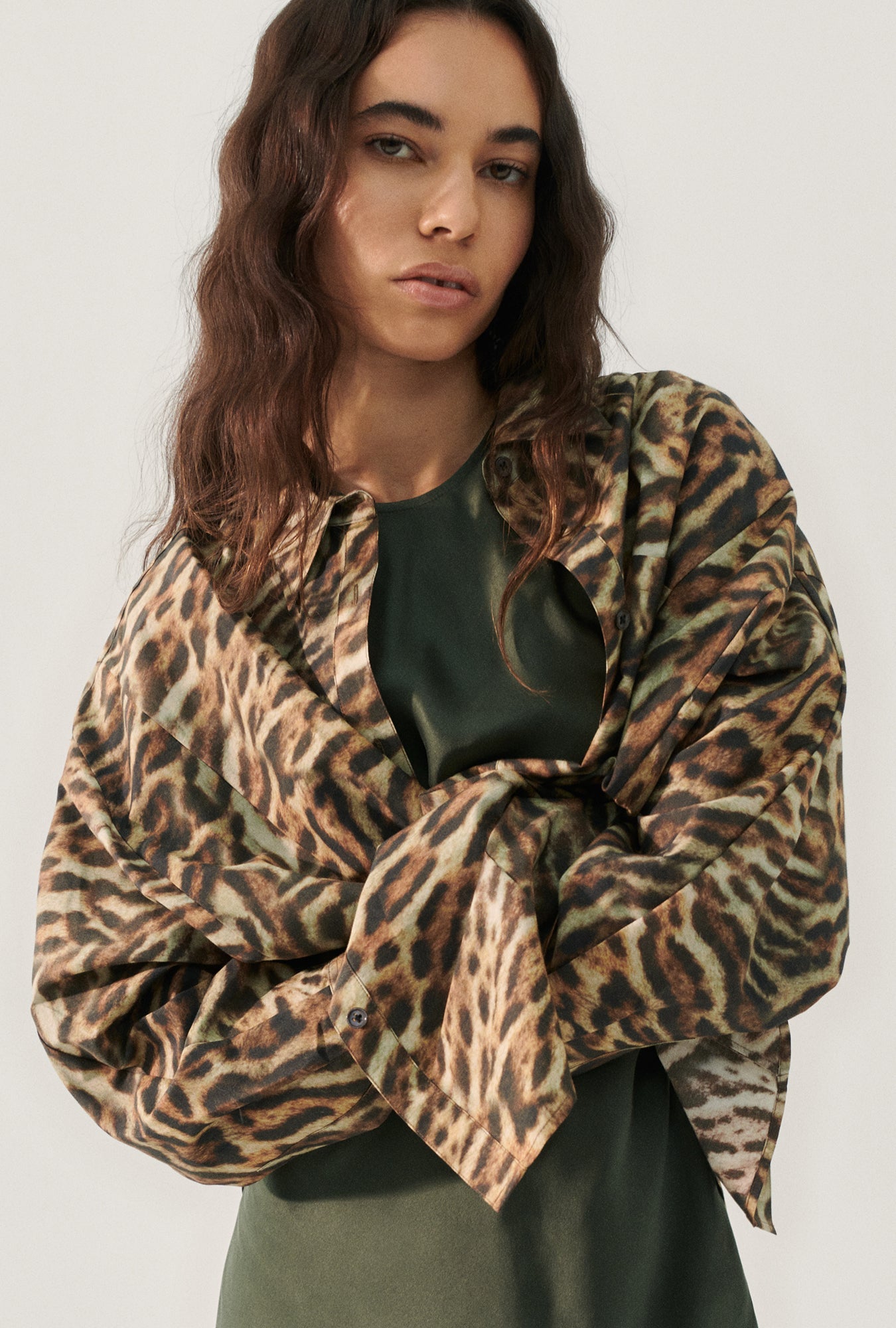 Cotton Silk Round Shirt (Leopard)