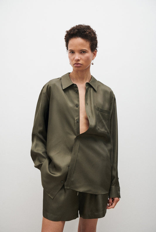 Image of a model wearing Tops. Productname: Silk Laundry TWILL BOYFRIEND SHIRT 2.0 in Pine colour by brand - Silk Laundry