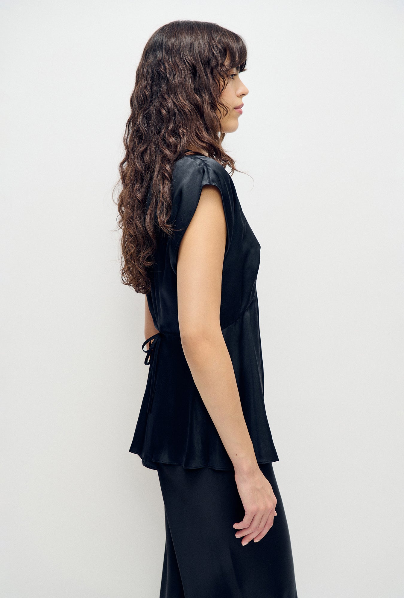 Silk Laundry V-Neck Top (Black)