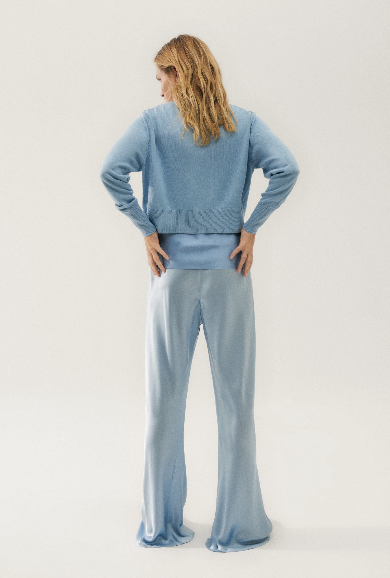 Silk Laundry Cropped Cardigan (Sky)