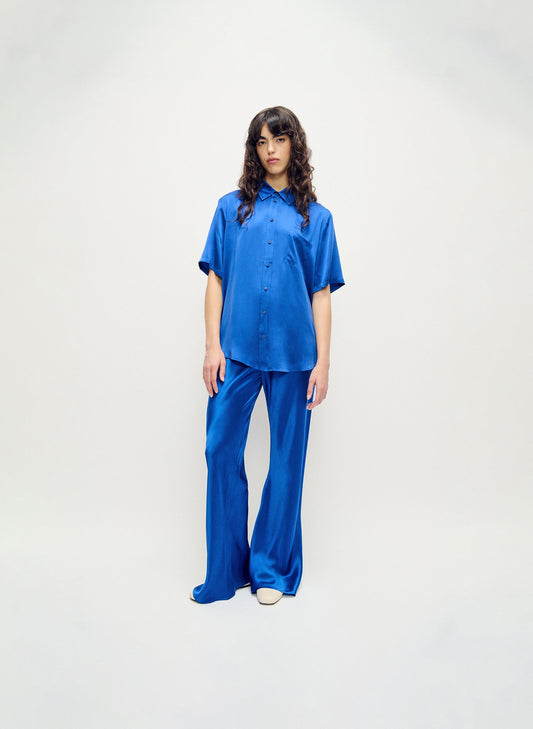 Image of a model wearing Tops. Productname: Short Sleeve Boyfriend Shirt Wedgwood in Wedgwood colour by brand - Silk Laundry