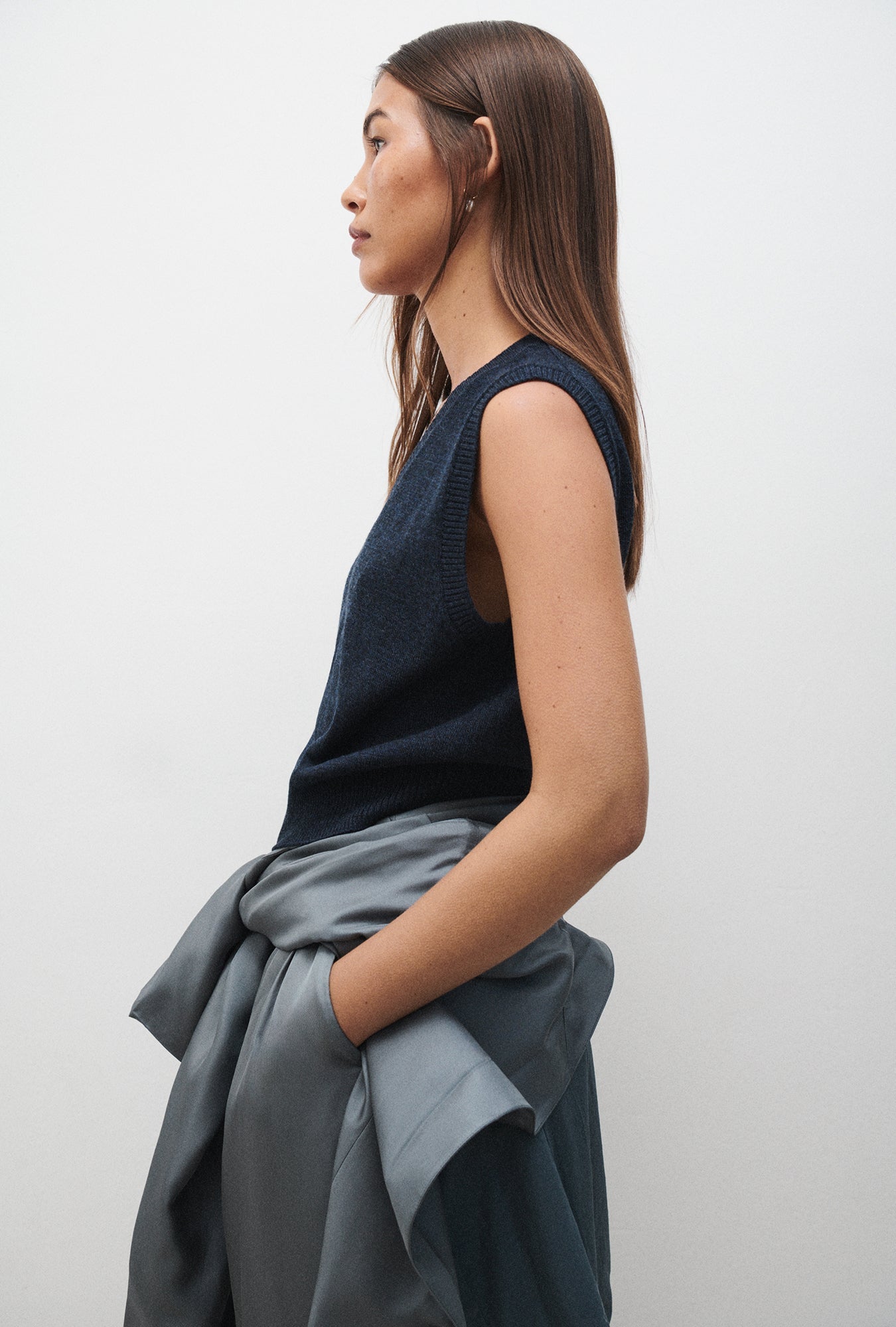 Silk Laundry V-Neck Sweater Vest (Azul Melange)