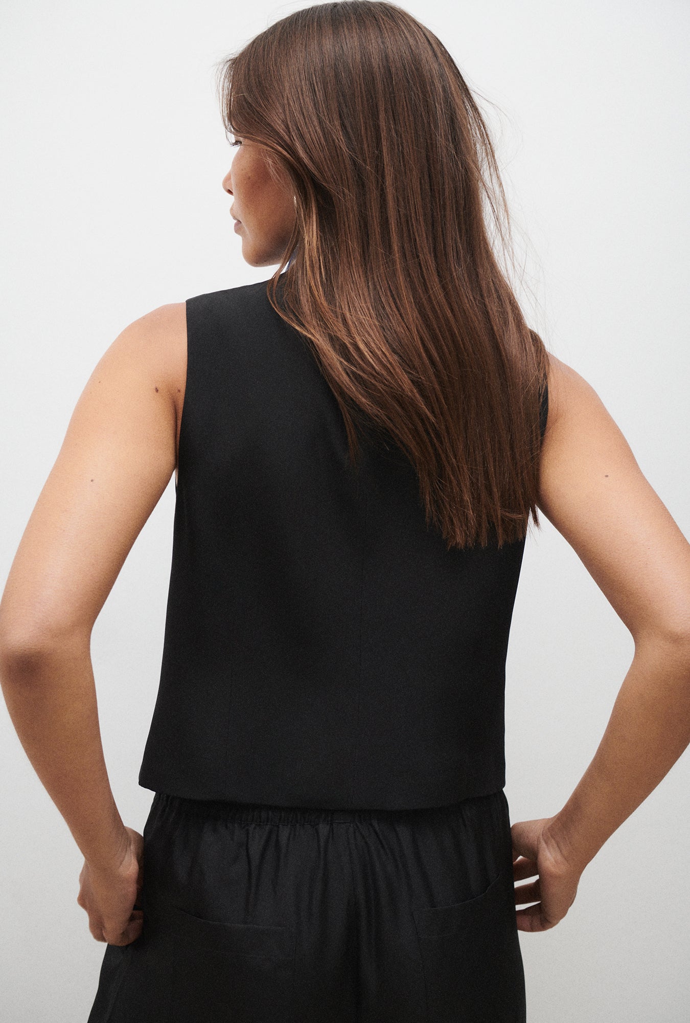 Silk Laundry Twill Vest (Black)