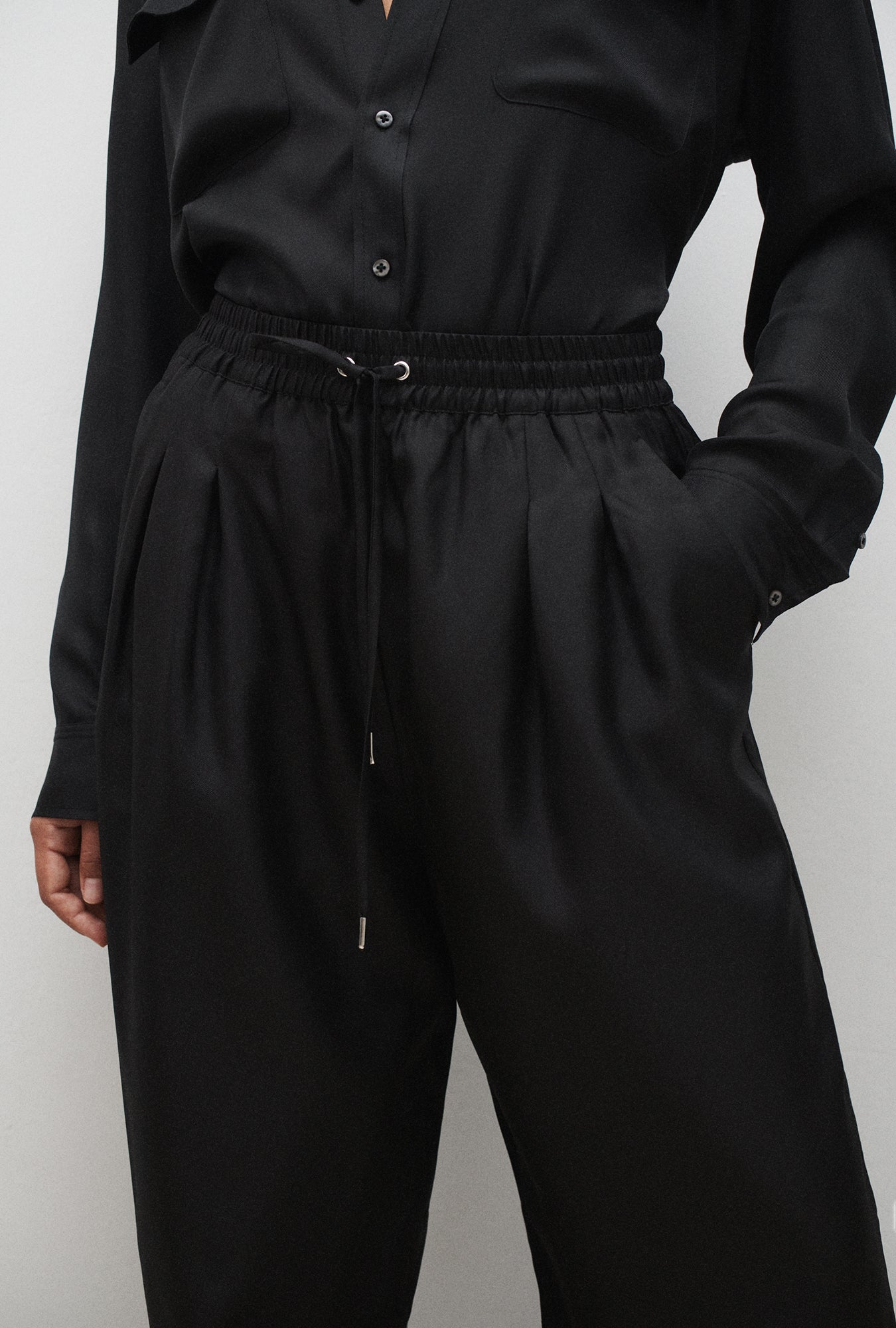 Silk Laundry Twill Slouch Pants (Black)
