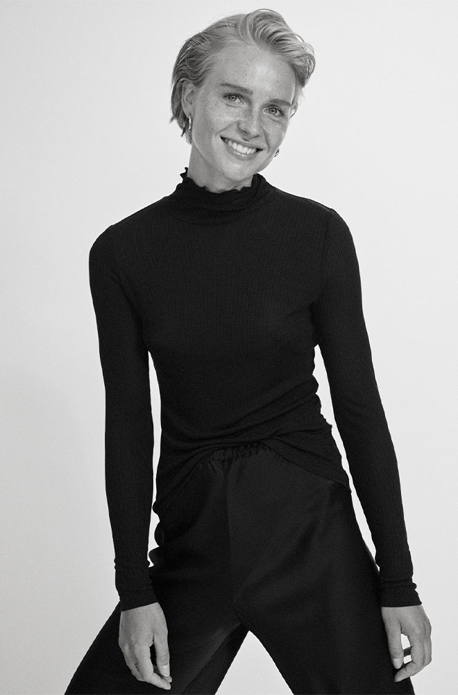 Silk Laundry Ribbed Turtleneck (Black)