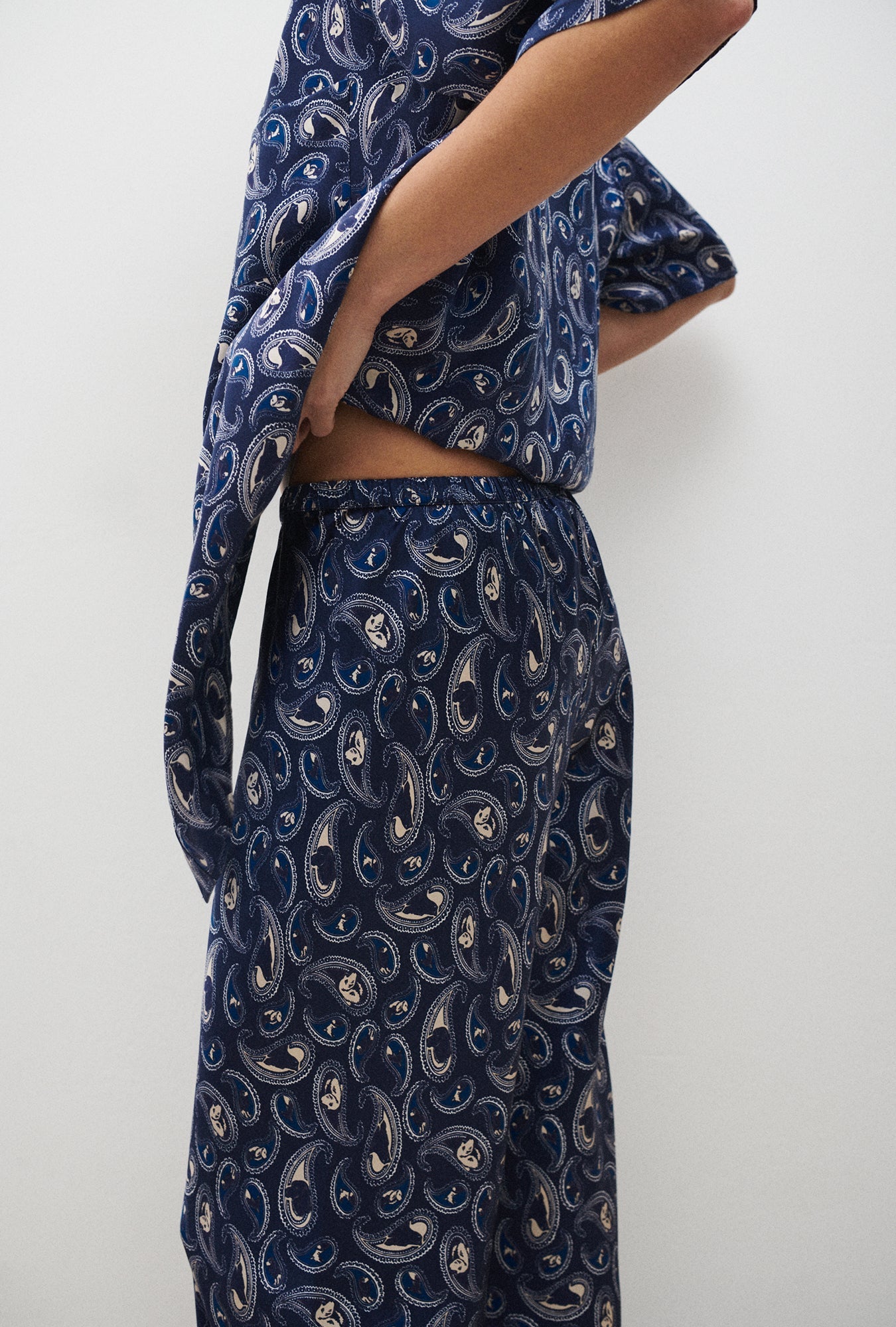 Silk Laundry Bias Cut Pants (Hounds Paisley)