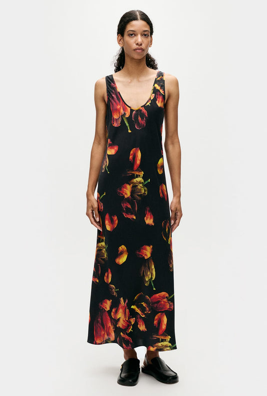 Image of Dresses. Productname: Silk Laundry Scoop Neck Dress Tulipa Black in Tulipa Black colour by brand - Silk Laundry