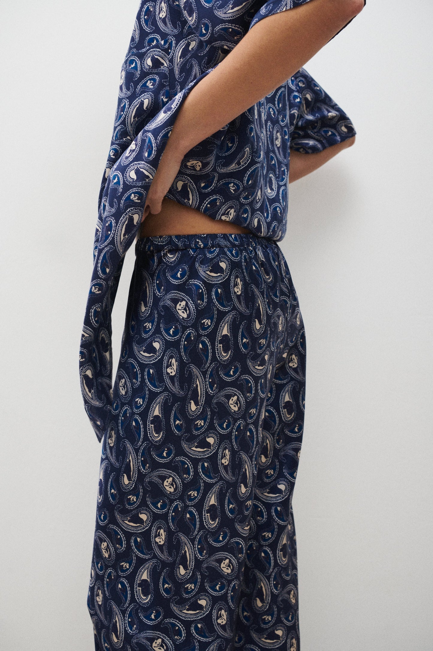 Silk Laundry Bias Cut Pants (Hounds Paisley)