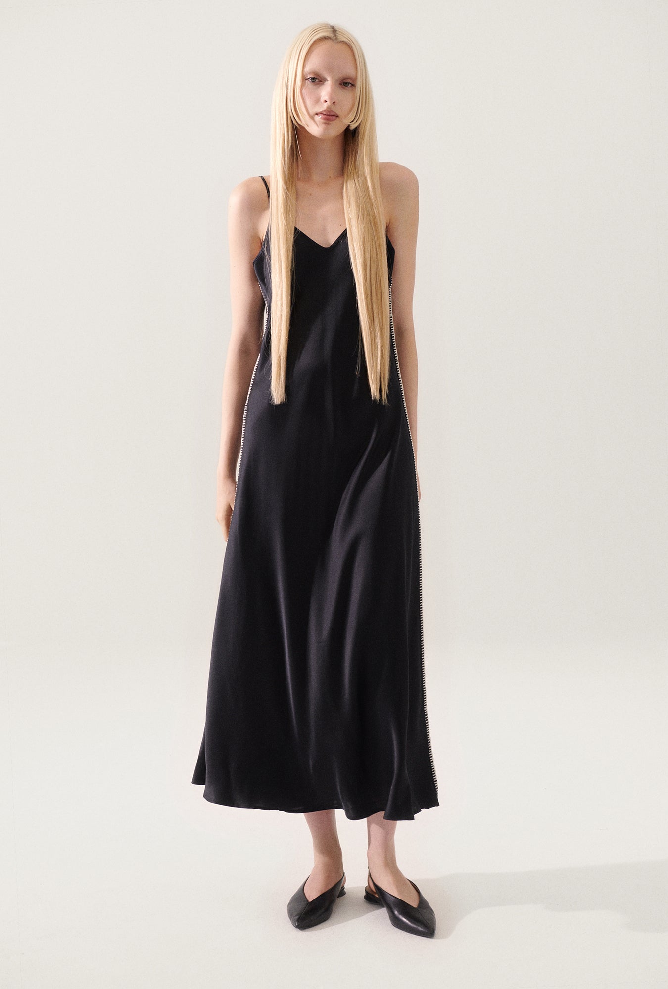 Silk Laundry 90s Slip Dress Blanket Stitch (Black)