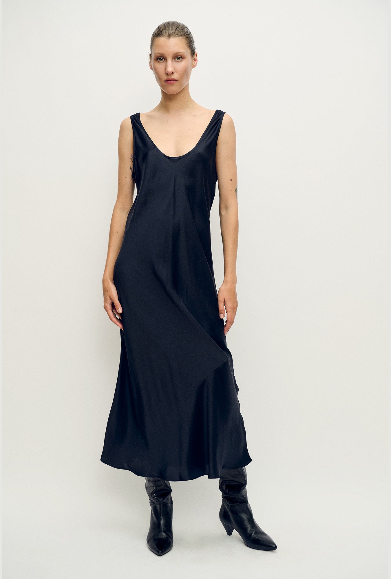 Image of Dresses. Product name - Scoop Neck Dress Black in Black colour by brand - Silk Laundry