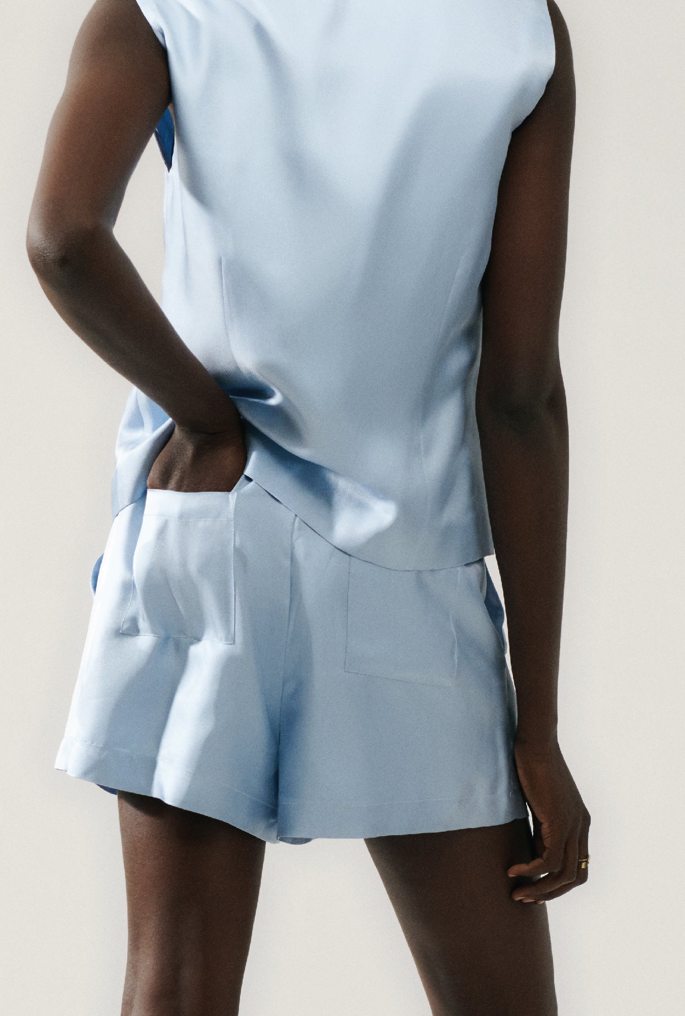 Silk Laundry Twill Slouch Shorts (Sky)