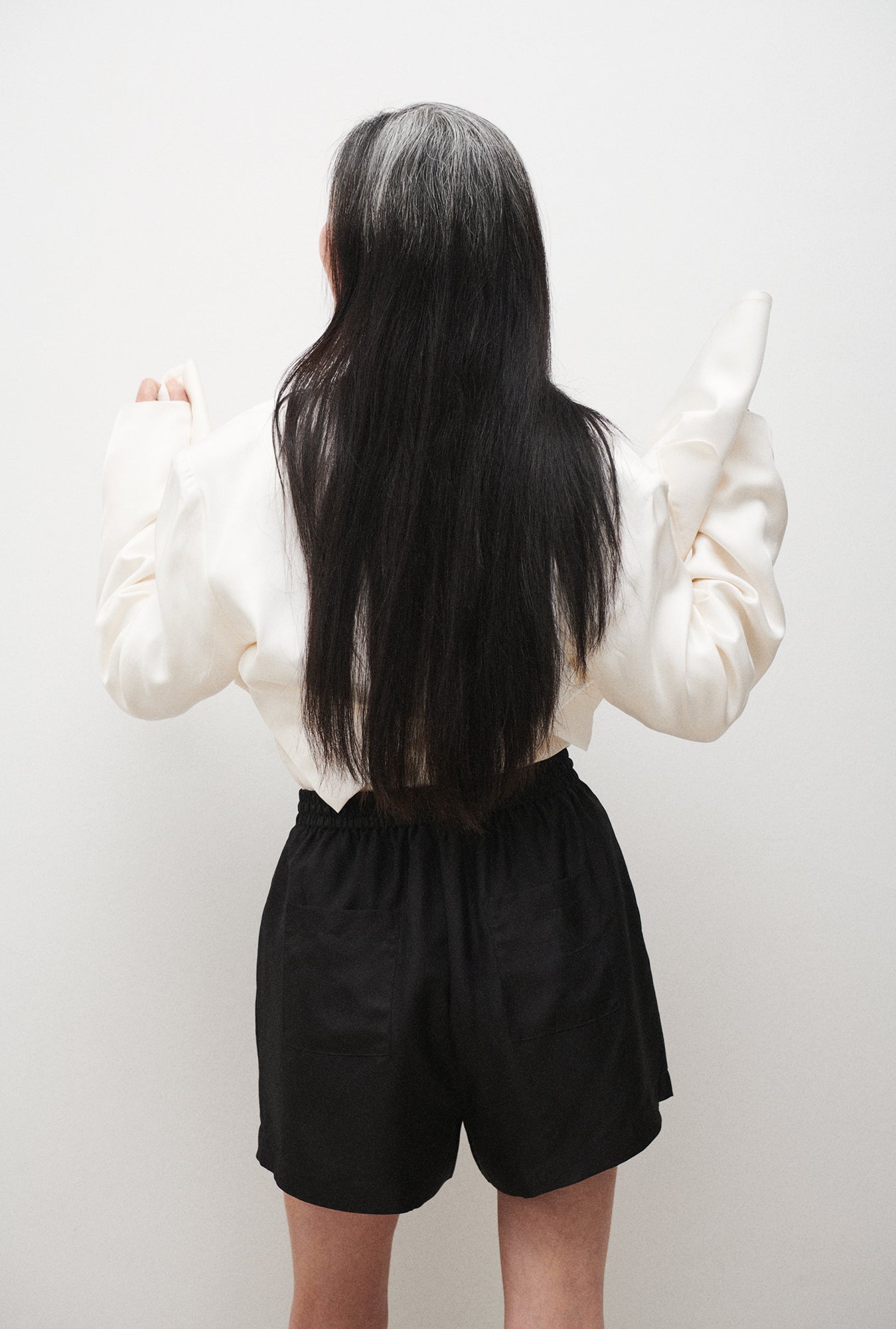 Silk Laundry Twill Slouch Shorts (Black)