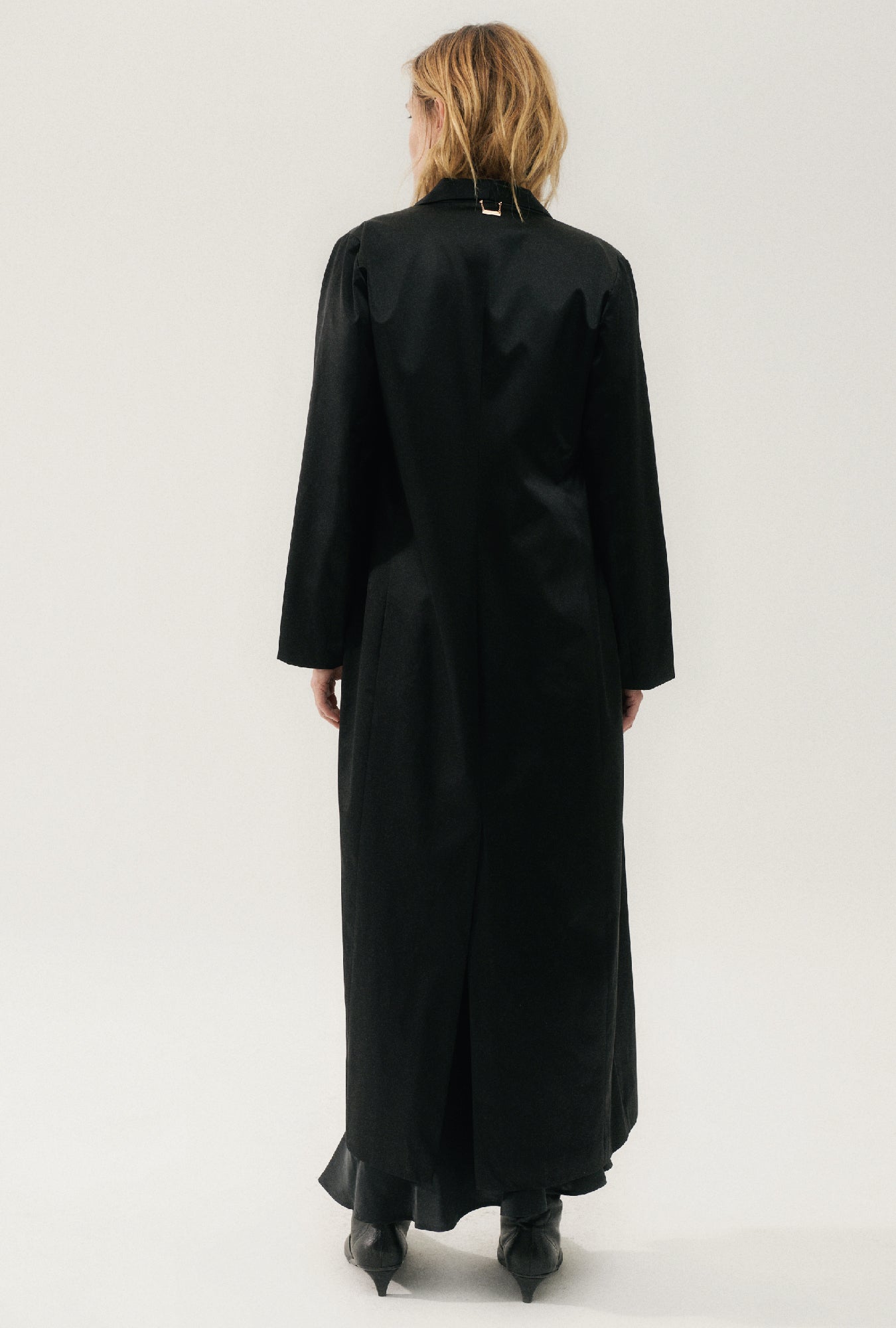 Silk Laundry Weatherproof Long Blazer (Black)