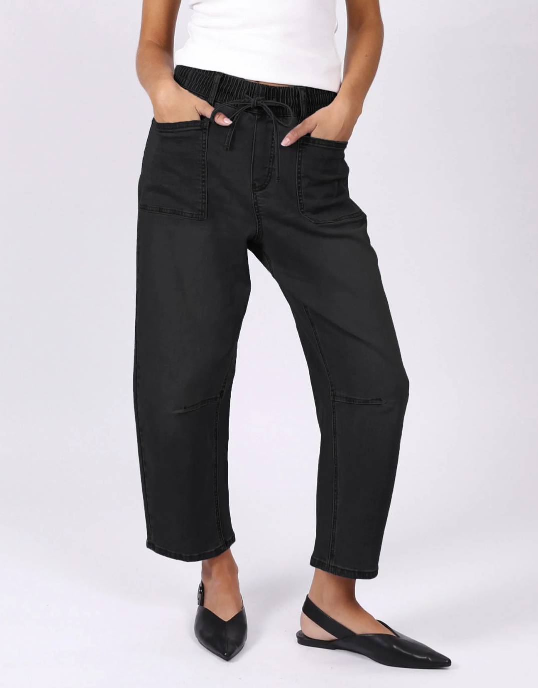 Image of Jeans. Productname: Leo Barrel Jeans - in Black colour by brand - Monaco