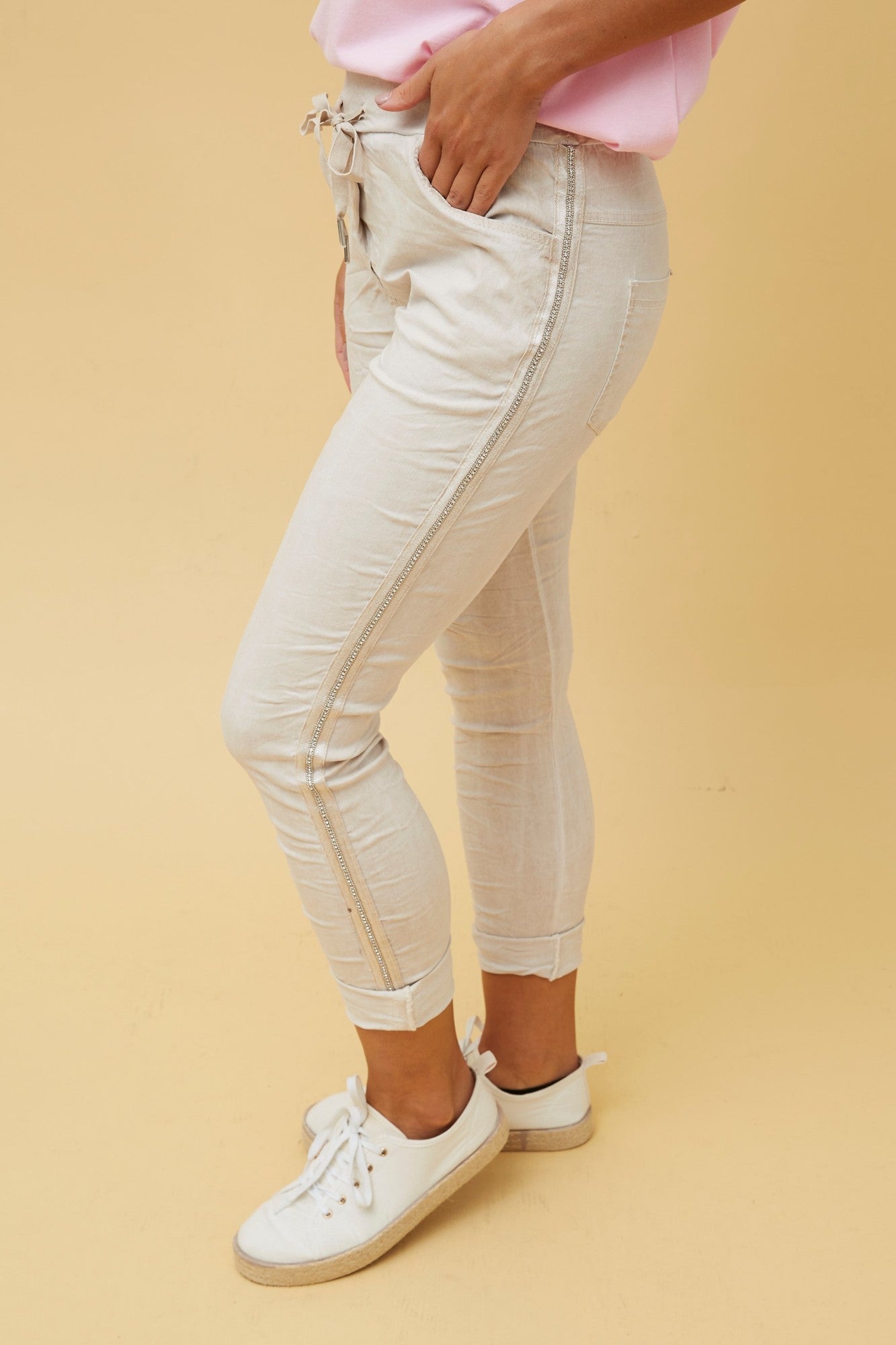 ZANJA DIAMANTE DETAIL JOGGER PANTS (Beige)