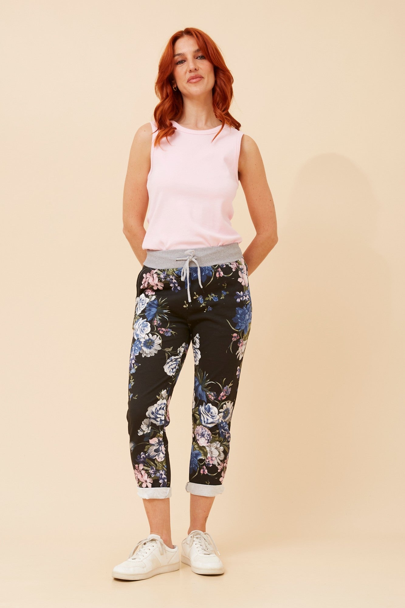 GINNA FLORAL JOGGER PANTS (Multi Black)