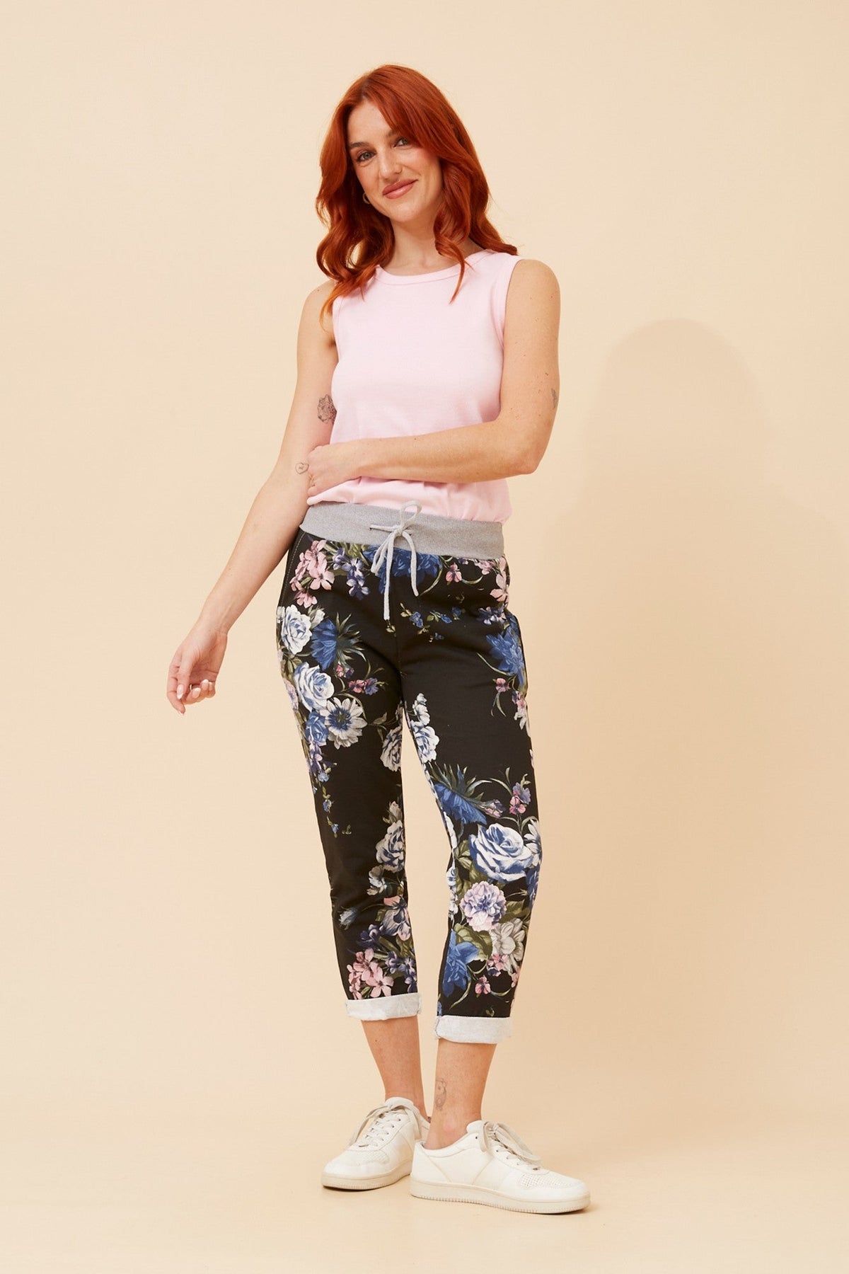 GINNA FLORAL JOGGER PANTS (Multi Black)