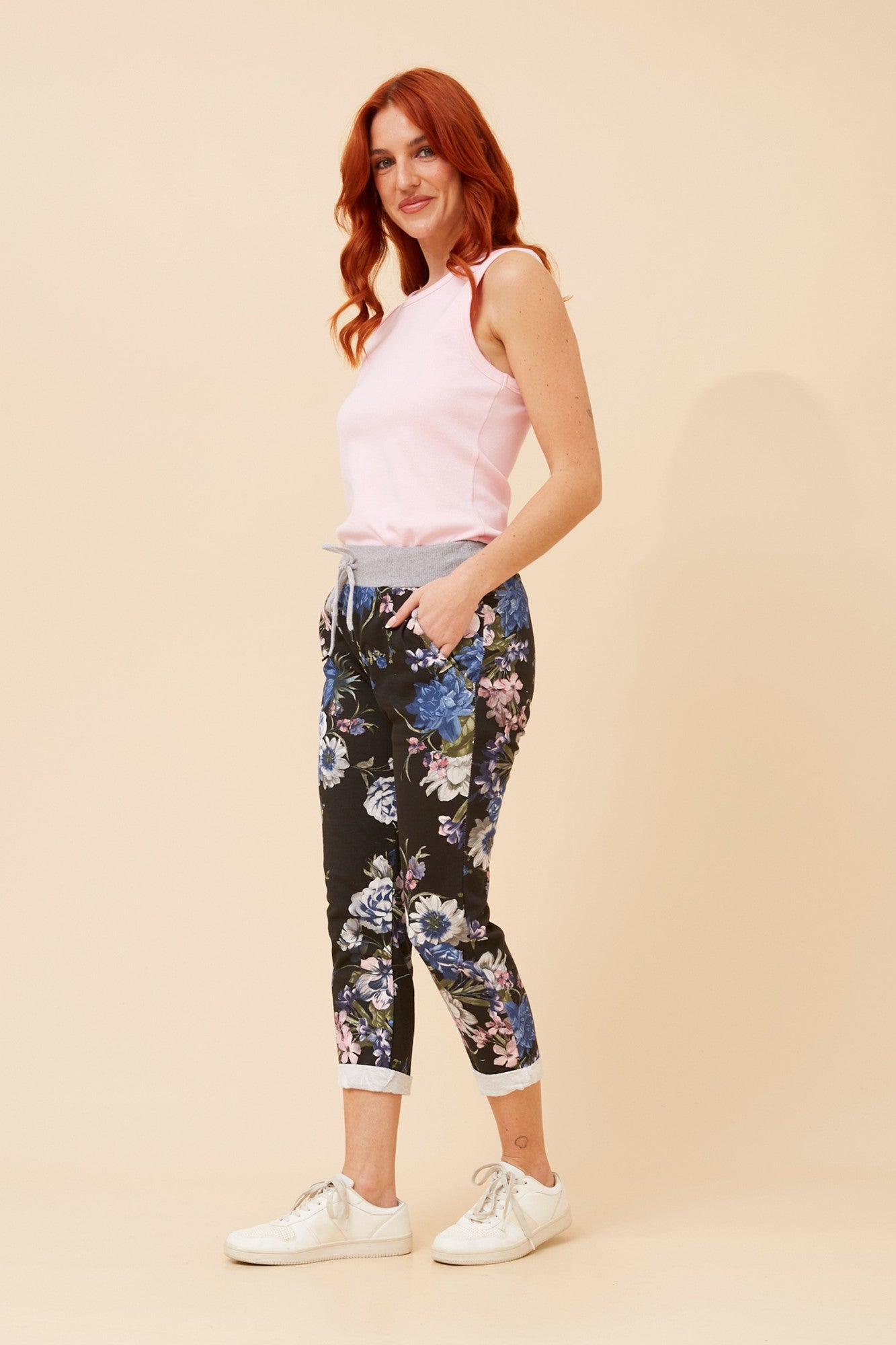 GINNA FLORAL JOGGER PANTS (Multi Black)