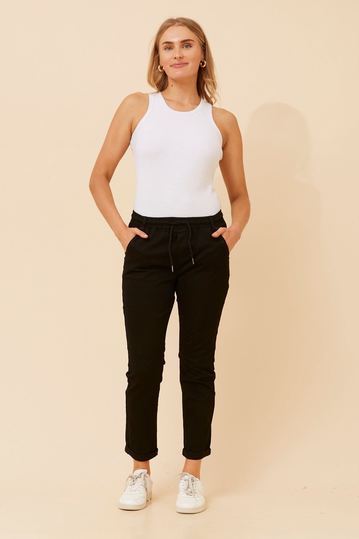 RAYNA SOLID JOGGER PANTS (Black)