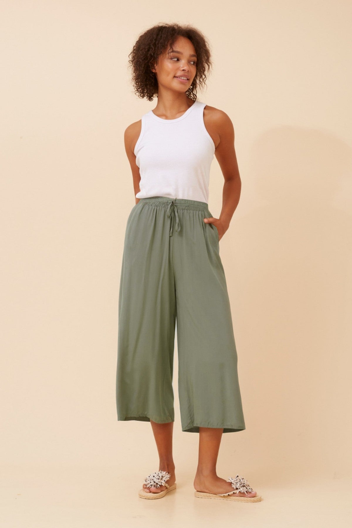 Image of a model wearing Pants. Product name - SUZE SOLID CULOTTE PANTS in Black colour by brand - Caroline Morgan Australia