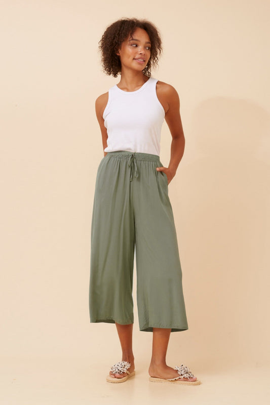 Image of a model wearing Pants. Product name - SUZE SOLID CULOTTE PANTS in Black colour by brand - Caroline Morgan Australia