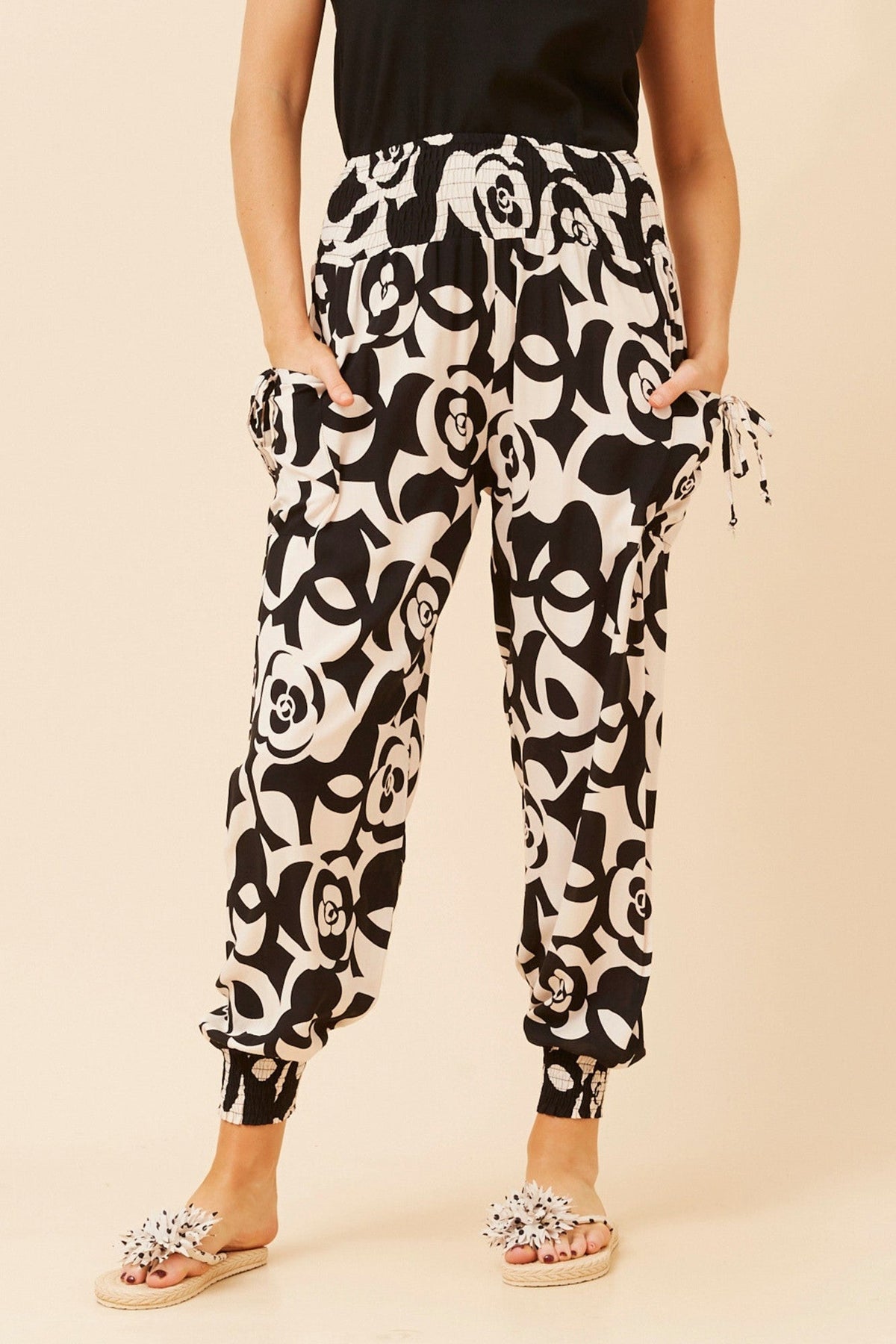 ABSTRACT PRINT HAREM PANTS (Black)