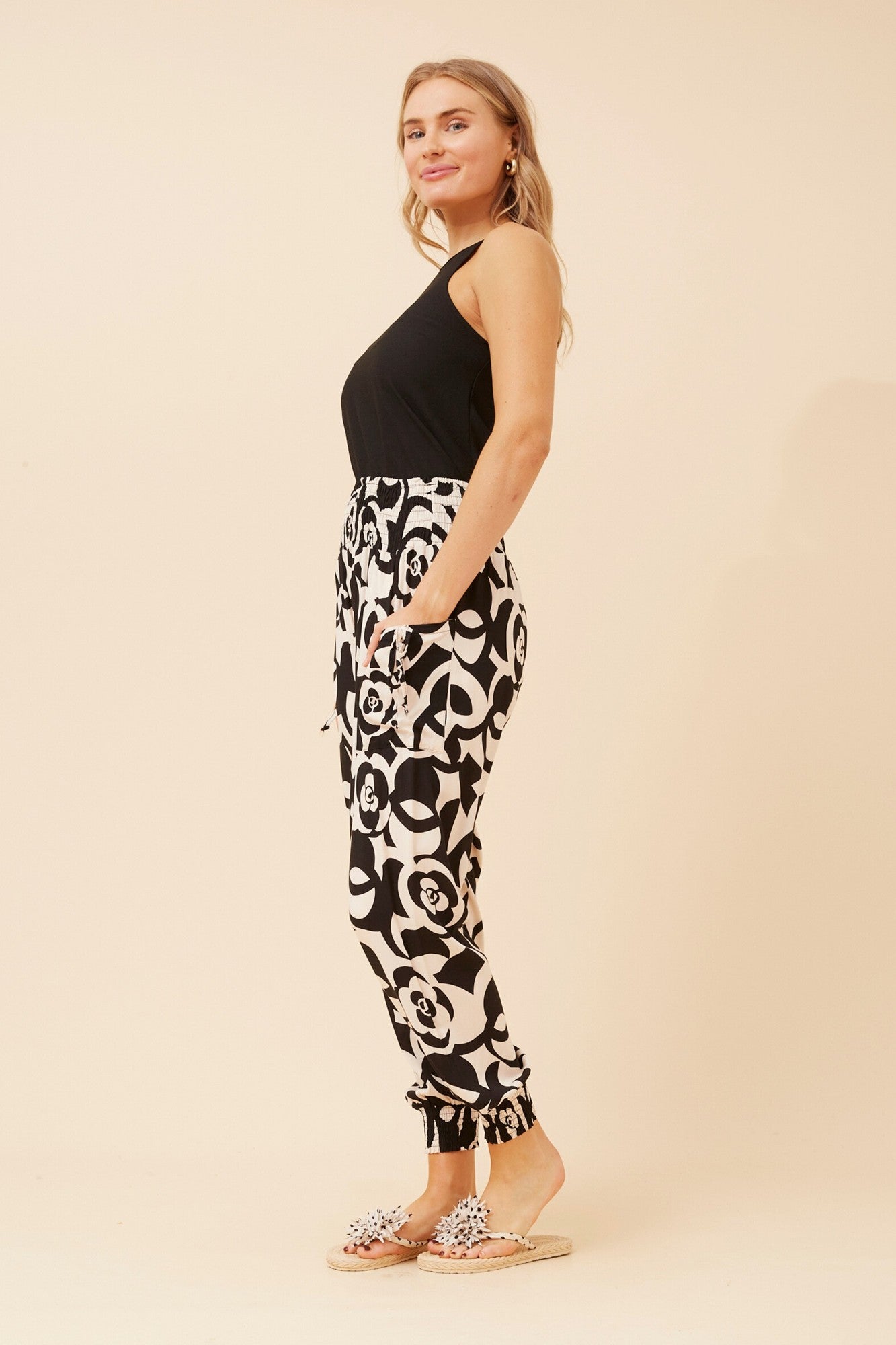 ABSTRACT PRINT HAREM PANTS (Black)