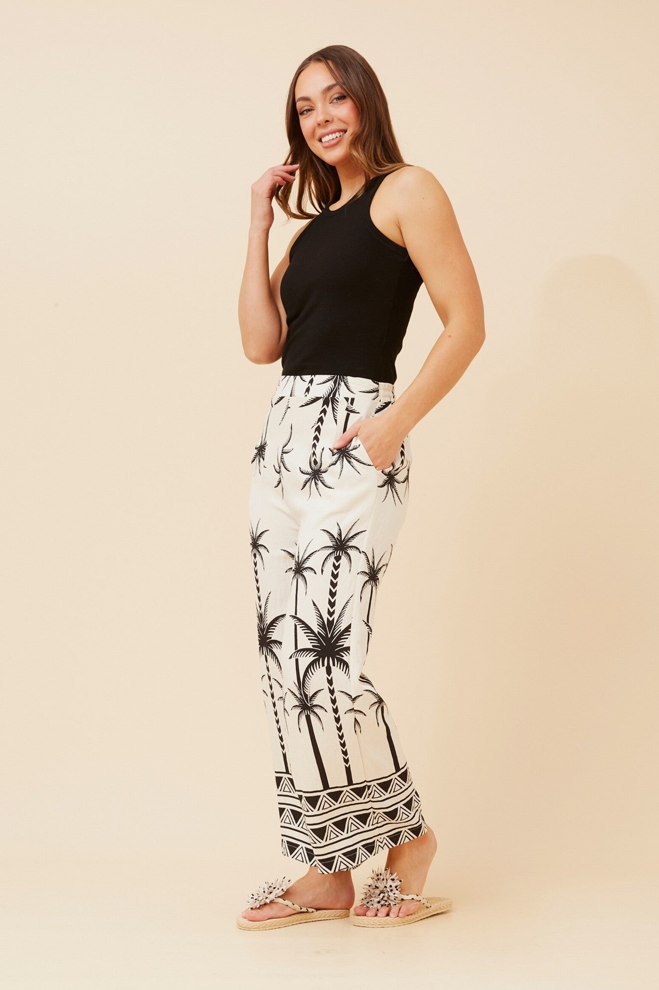 LOXANA PALM PRINT PANTS (Black)
