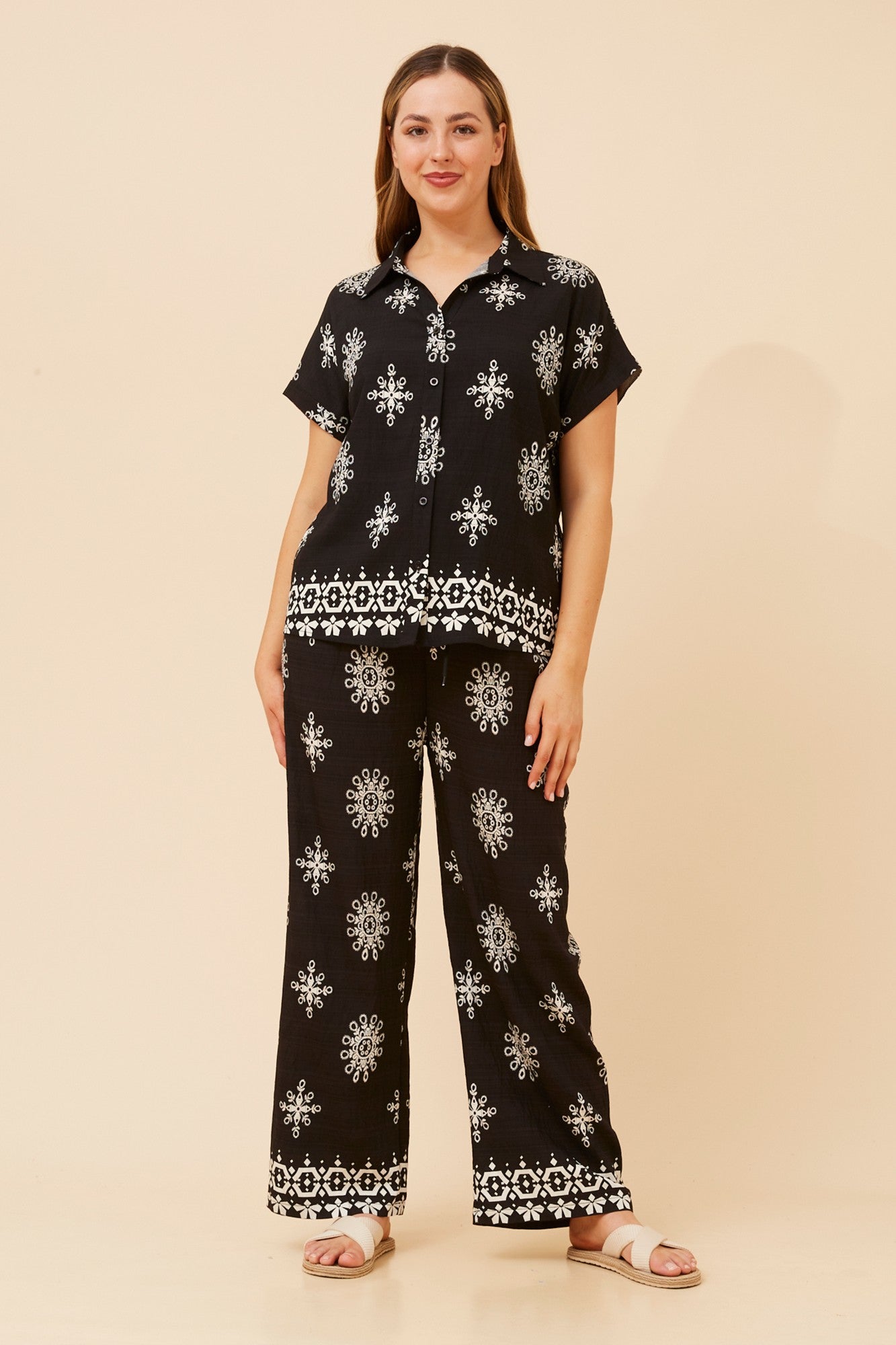 KARSYN EMBROIDERY PRINT PANTS (Black)