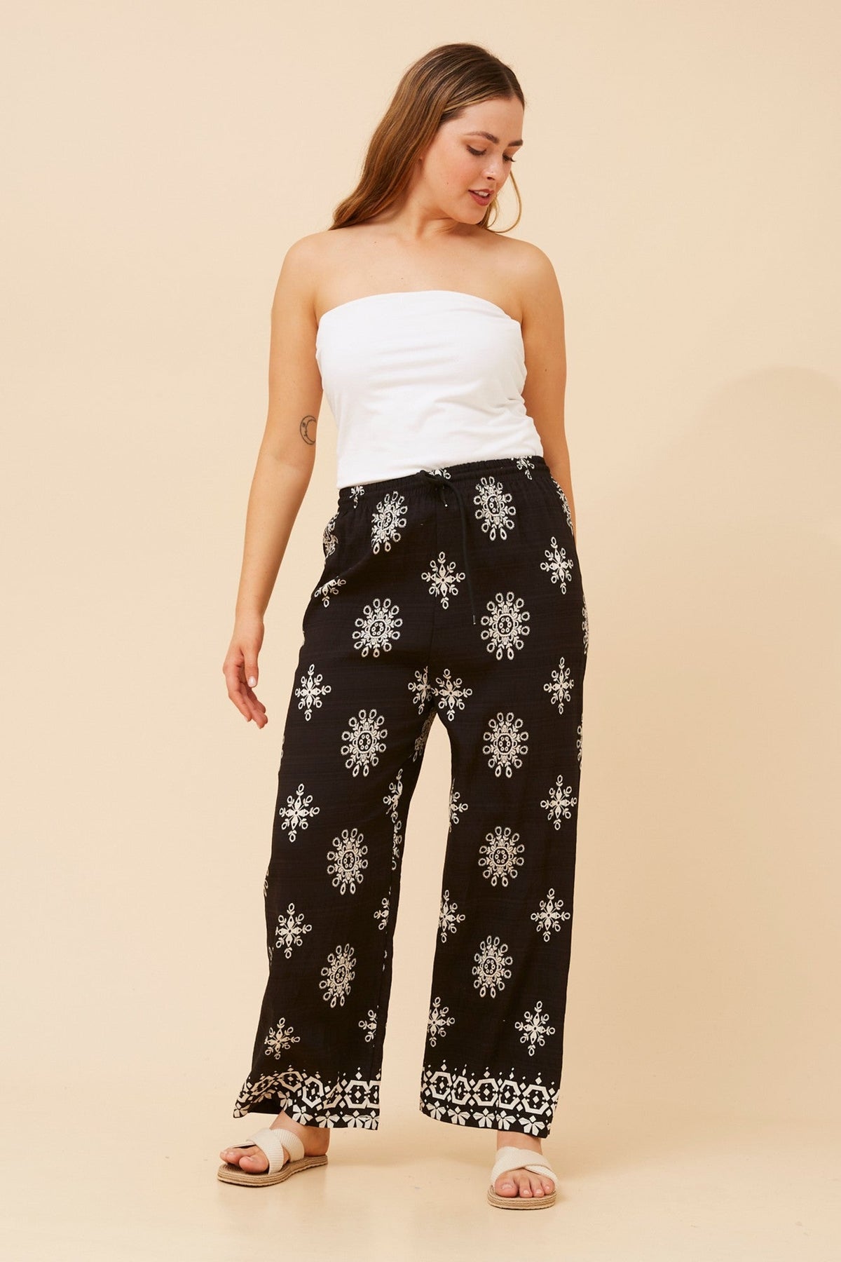 KARSYN EMBROIDERY PRINT PANTS (Black)