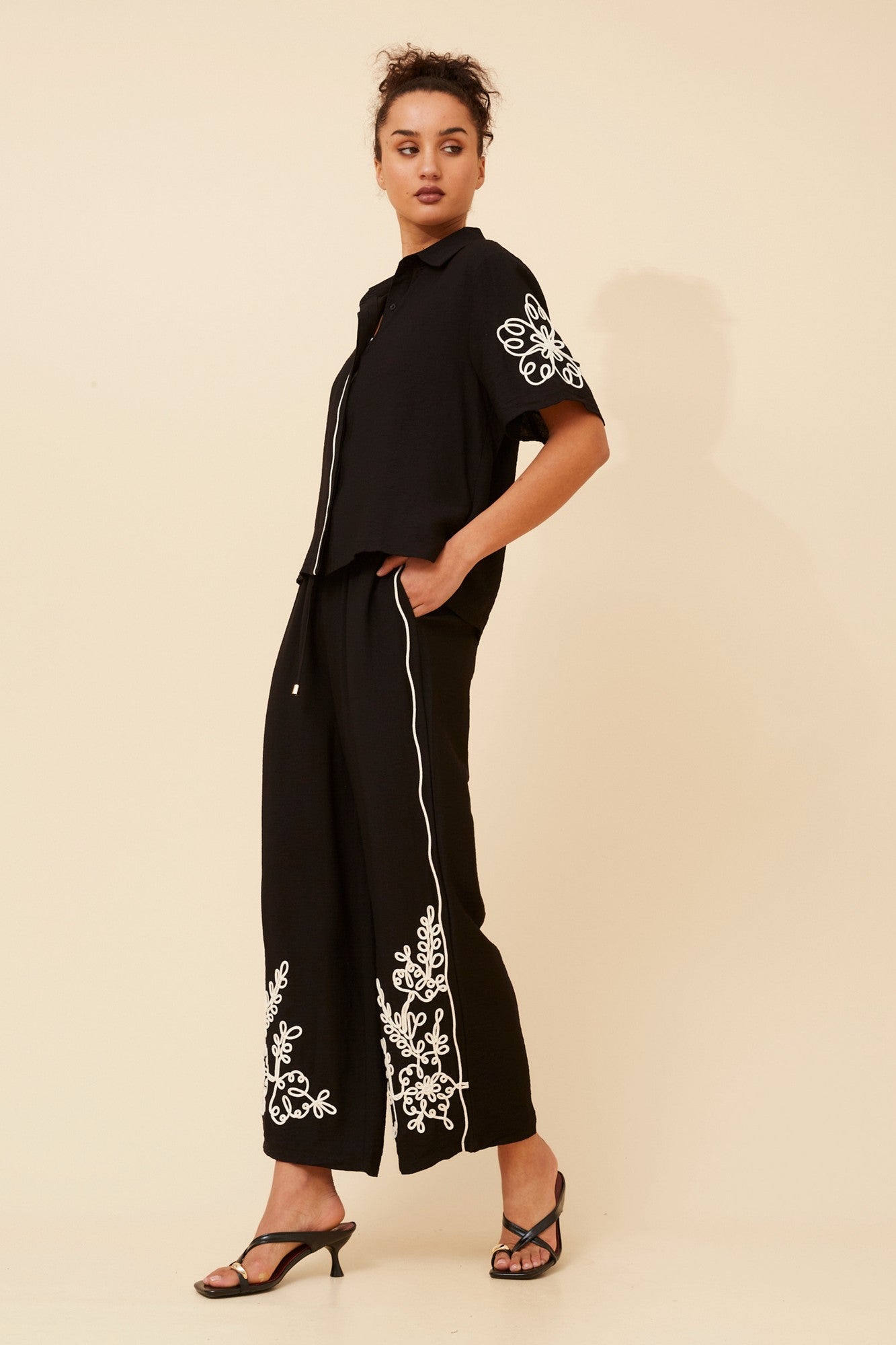 OREN EMBROIDERED WIDE LEG PANTS (Black)