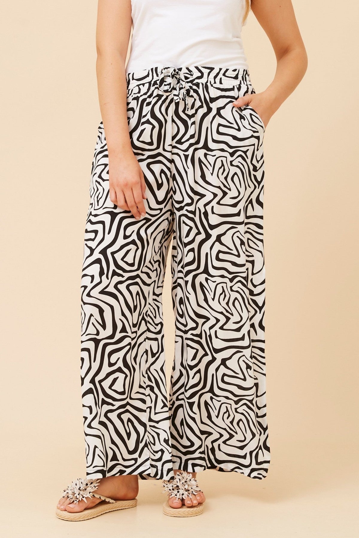 SUZZEL ABSTRACT PRINT PANTS (Black And White)