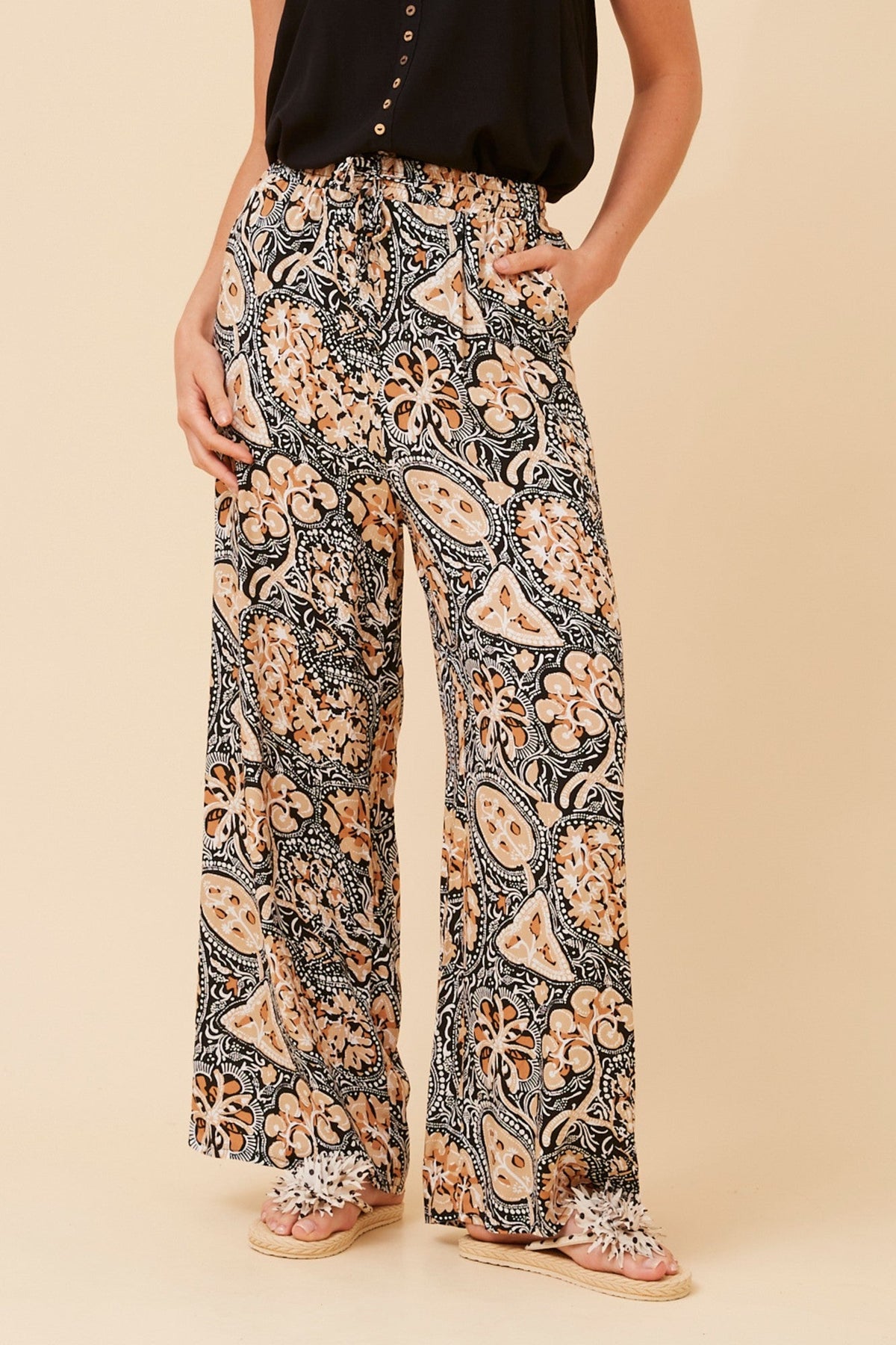 SUZZEL ABSTRACT PRINT PANTS (Multi Black)