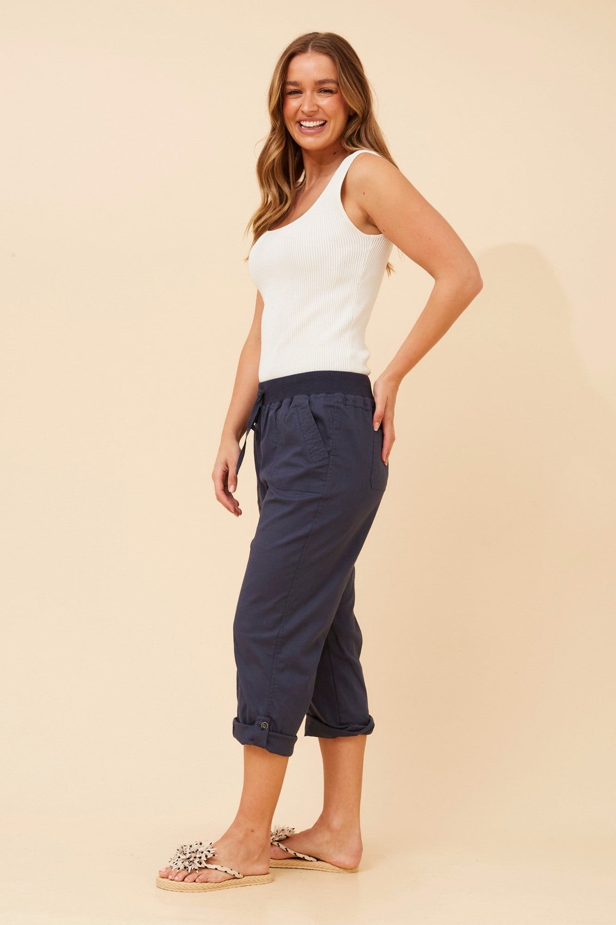 YOLLIE SOLID CROP PANTS (Walnut)